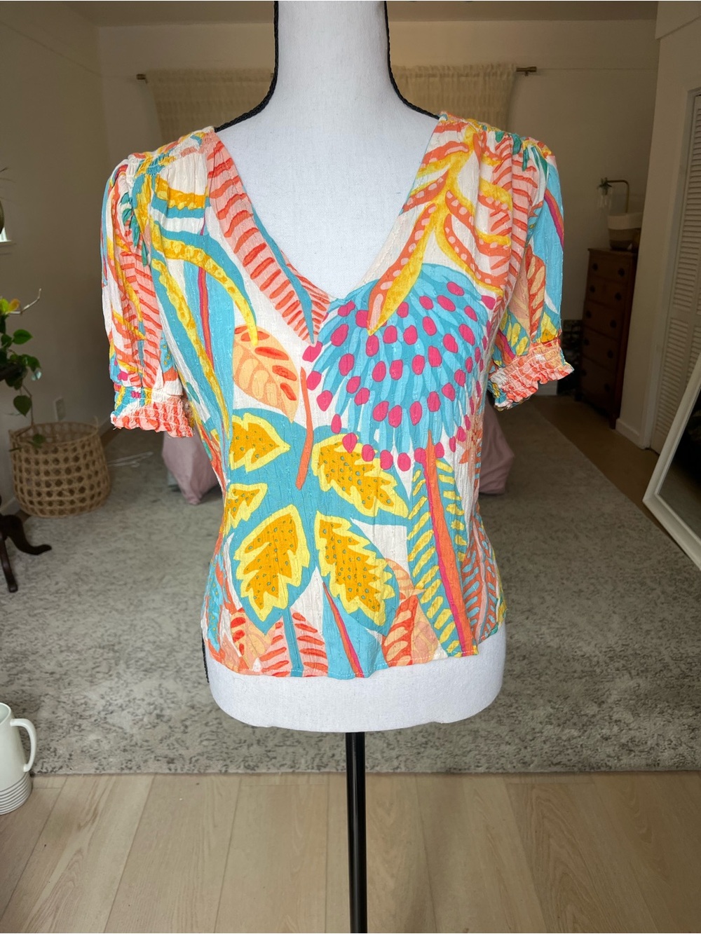 Christian Siriano NEW YORK Sz Small Vibrant Tropical Print V-Neck